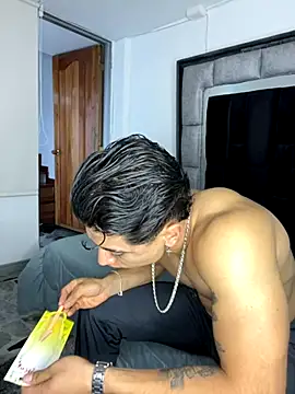 Snapshot of MR_MUSCLE chatting on 10.14.25 MR MUSCLE online show from 10.14.25