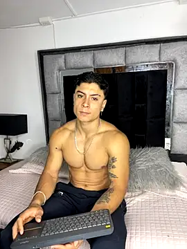 Snapshot of MR_MUSCLE chatting on 10.30.25 MR MUSCLE online show from 10.30.25