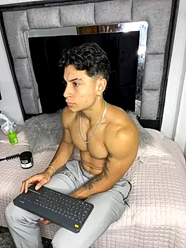 Snapshot of MR_MUSCLE chatting on 10.31.25 MR MUSCLE online show from 10.31.25