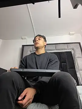 Snapshot of MR_MUSCLE chatting on 11.08.25 MR MUSCLE online show from 11.08.25