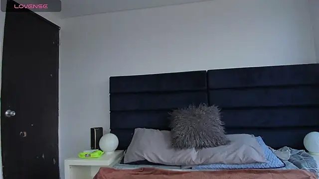 Snapshot of CHARLOTTE_KNOX chatting on 09.12.25 CHARLOTTE KNOX online show from 09.12.25