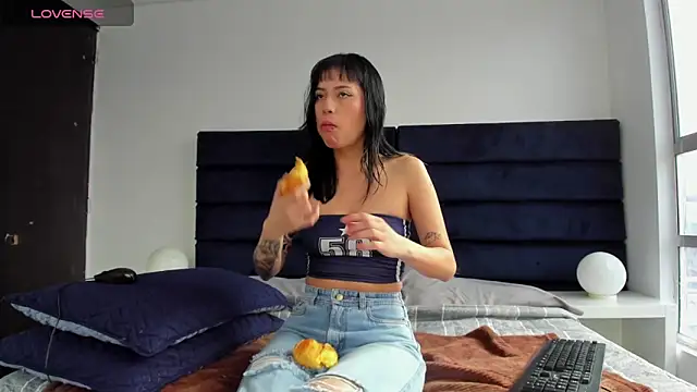 Snapshot of CHARLOTTE_KNOX chatting on 09.27.25 CHARLOTTE KNOX online show from 09.27.25