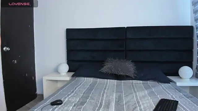 Snapshot of CHARLOTTE_KNOX chatting on 10.03.25 CHARLOTTE KNOX online show from 10.03.25