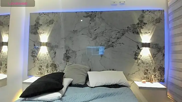 Snapshot of CHARLOTTE_KNOX chatting on 10.10.25 CHARLOTTE KNOX online show from 10.10.25