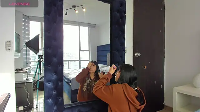 Snapshot of CHARLOTTE_KNOX chatting on 10.12.25 CHARLOTTE KNOX online show from 10.12.25