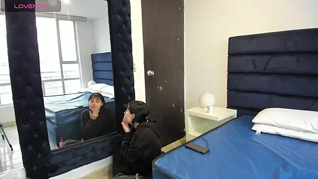 Snapshot of CHARLOTTE_KNOX chatting on 10.29.25 CHARLOTTE KNOX online show from 10.29.25