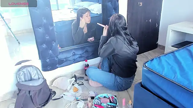 Snapshot of CHARLOTTE_KNOX chatting on 11.12.25 CHARLOTTE KNOX online show from 11.12.25