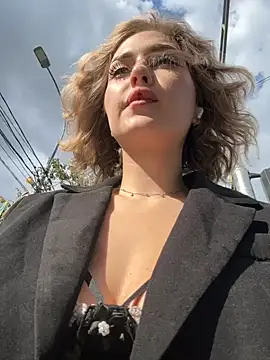 Snapshot of KellyKeler chatting on 09.20.25 KellyKeler online show from 09.20.25