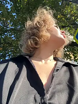 Snapshot of KellyKeler chatting on 09.22.25 KellyKeler online show from 09.22.25