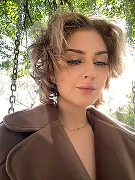 Snapshot of KellyKeler chatting on 09.28.25 KellyKeler online show from 09.28.25