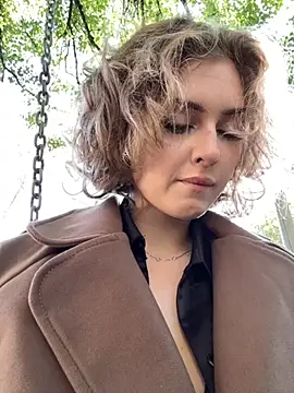 Snapshot of KellyKeler chatting on 10.01.25 KellyKeler online show from 10.01.25