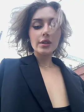 Snapshot of KellyKeler chatting on 10.04.25 KellyKeler online show from 10.04.25