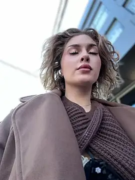 Snapshot of KellyKeler chatting on 10.17.25 KellyKeler online show from 10.17.25