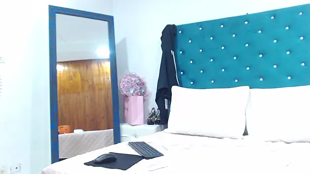 KimScarleth online show from 10.03.25