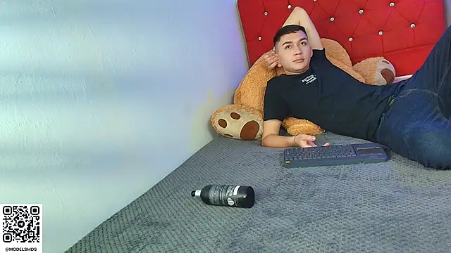 Snapshot of nicoo_2036 chatting on 10.28.25 nicoo 2036 online show from 10.28.25