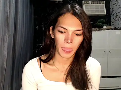 ladyhotcuming online show from 07.05.26