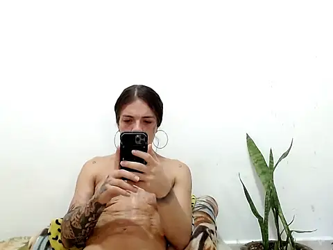 saara johnson496 online show from 10.22.25