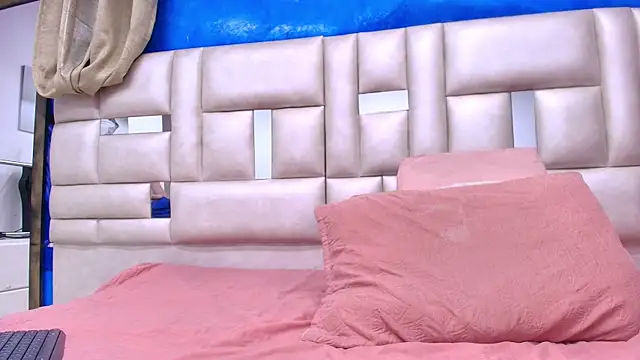 emmacurvy online show from 10.07.25