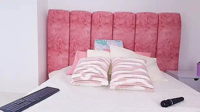 emmacurvy online show from 11.06.25