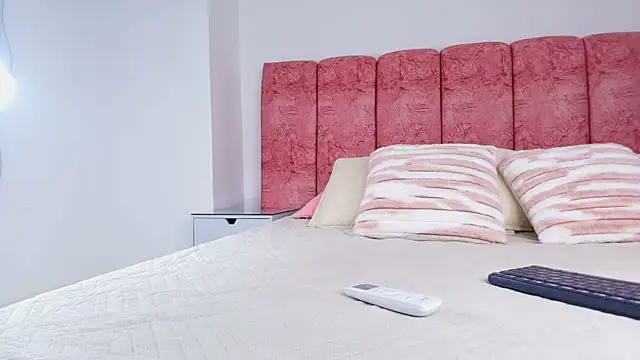 emmacurvy online show from 11.29.25