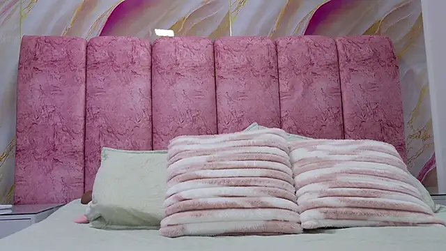 emmacurvy online show from 04.11.26