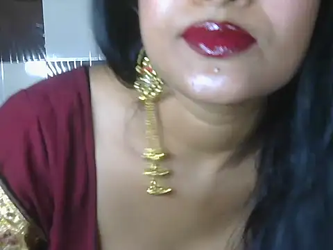 Snapshot of hotee_bhabi chatting on 05.18.26 hotee bhabi online show from 05.18.26