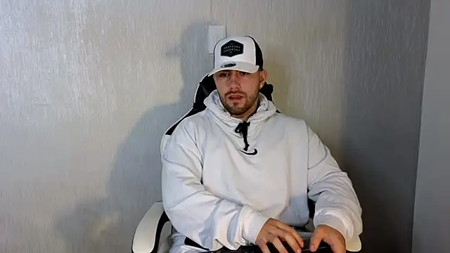 Snapshot of Ades_Lowe chatting on 09.24.25 Ades Lowe online show from 09.24.25