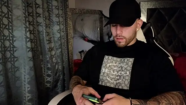 Snapshot of Ades_Lowe chatting on 10.12.25 Ades Lowe online show from 10.12.25