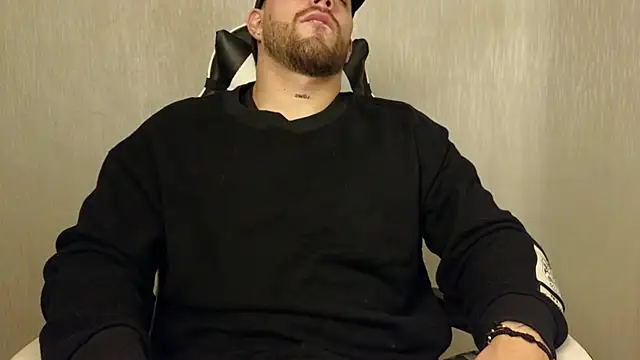 Snapshot of Ades_Lowe chatting on 10.19.25 Ades Lowe online show from 10.19.25