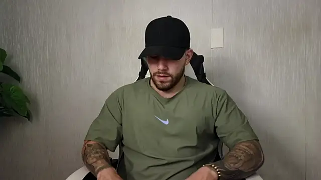 Snapshot of Ades_Lowe chatting on 10.24.25 Ades Lowe online show from 10.24.25