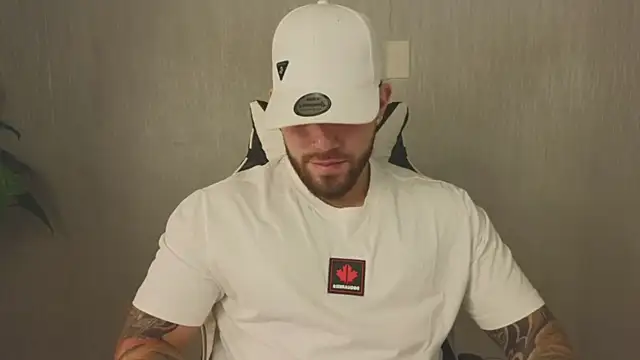 Snapshot of Ades_Lowe chatting on 11.06.25 Ades Lowe online show from 11.06.25