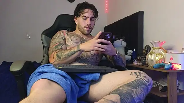 Ades Lowe online show from 04.08.26