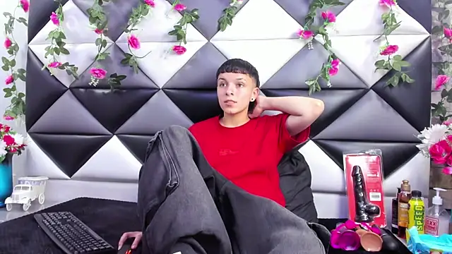 Megan Thompson  online show from 09.26.25