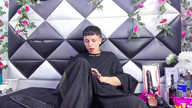 Megan Thompson  online show from 09.28.25