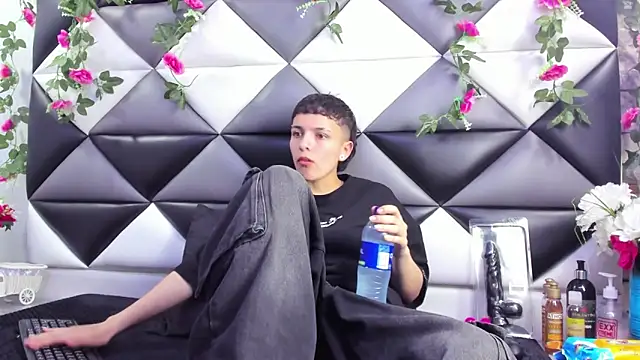 Megan Thompson  online show from 10.04.25