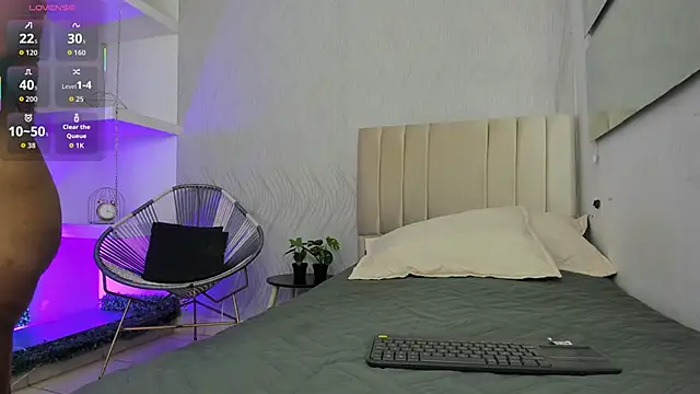 Snapshot of keyla_mejia chatting on 10.30.25 keyla mejia online show from 10.30.25