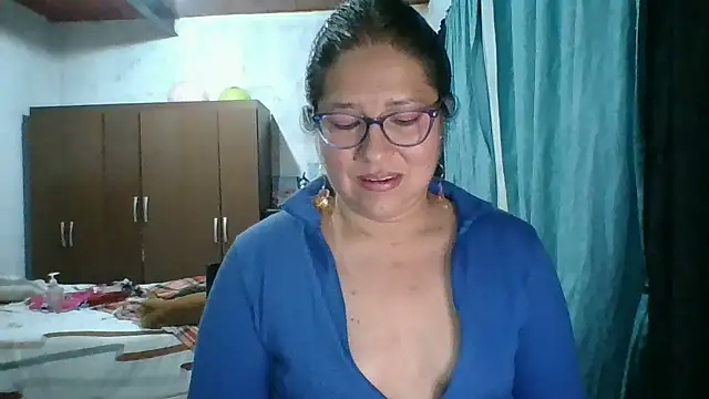 scarlett widow  online show from 10.05.25