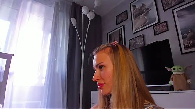 Snapshot of MashaFromRussia__ chatting on 09.27.25 MashaFromRussia online show from 09.27.25