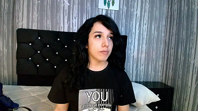 Alicee Moonn online show from 12.17.25