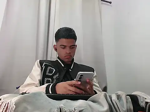 Snapshot of camillo_beischel_ chatting on 10.05.25 camillo beischel online show from 10.05.25