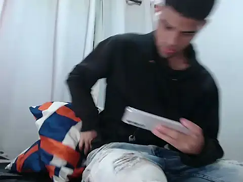 Snapshot of camillo_beischel_ chatting on 10.08.25 camillo beischel online show from 10.08.25