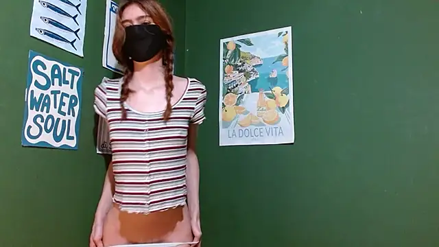 Roxiehood online show from 11.27.25