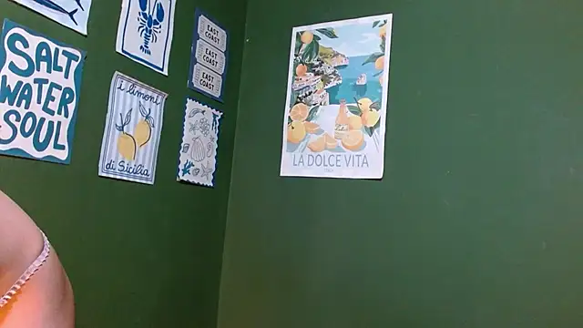 Roxiehood online show from 12.18.25