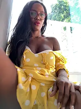 Snapshot of Bustykeyla chatting on 10.13.25 Bustykeyla online show from 10.13.25