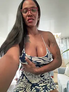 Snapshot of Bustykeyla chatting on 11.30.25 Bustykeyla online show from 11.30.25