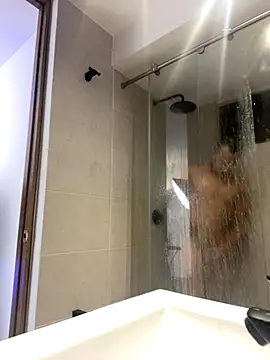 Snapshot of DeusbelliS chatting on 10.04.25 DeusbelliS online show from 10.04.25