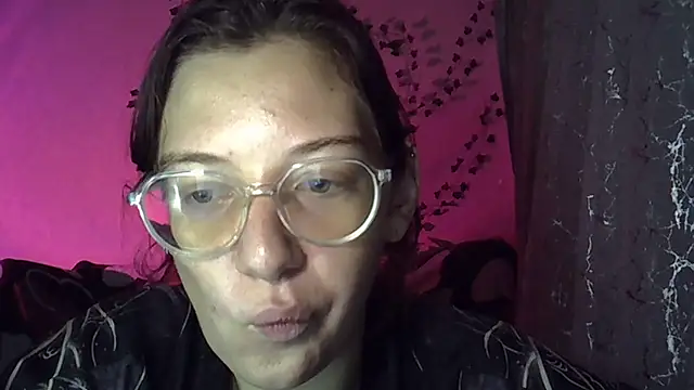 Lily Ember online show from 11.03.25