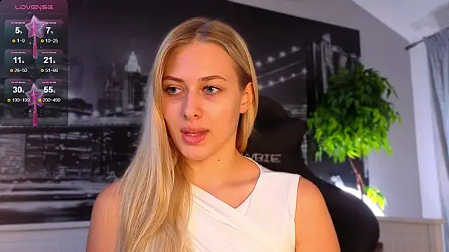 Snapshot of ChristyMarshall chatting on 10.01.25 ChristyMarshall online show from 10.01.25