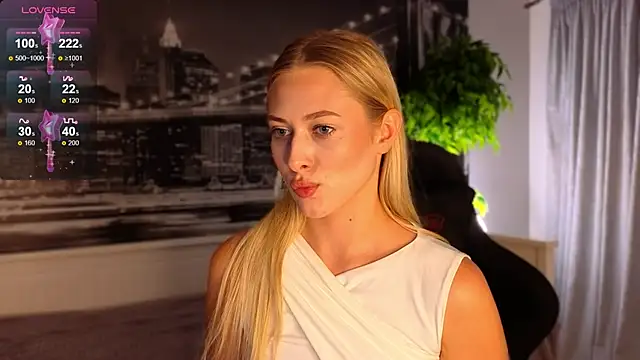 Snapshot of ChristyMarshall chatting on 10.02.25 ChristyMarshall online show from 10.02.25