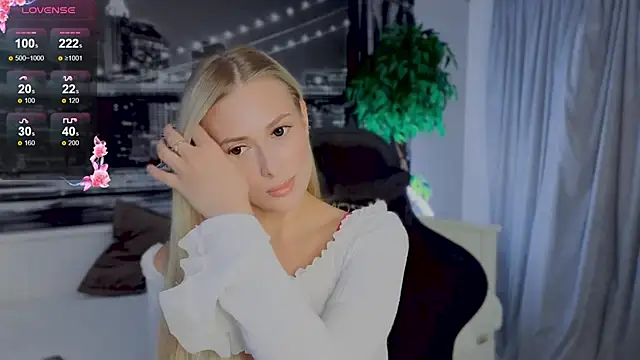 Snapshot of ChristyMarshall chatting on 10.09.25 ChristyMarshall online show from 10.09.25